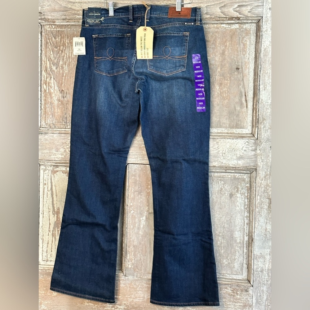 Lucky Jeans - Picture 2 of 4